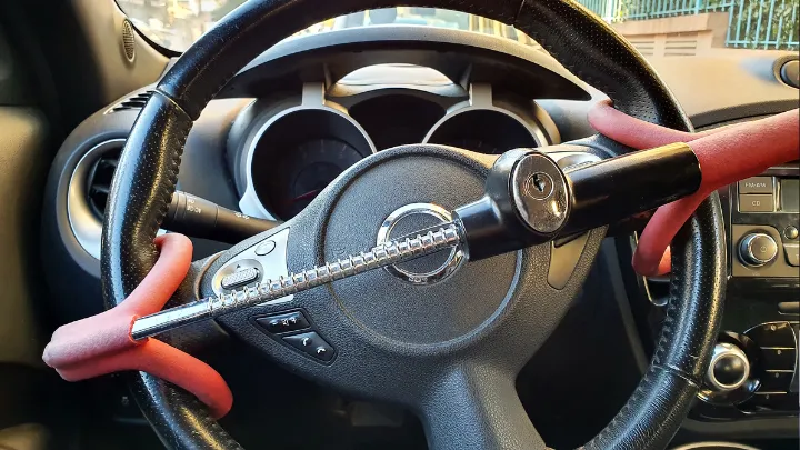 Zabezpečenie ochrany majetku - Ilustračný obrázok zámku volantu